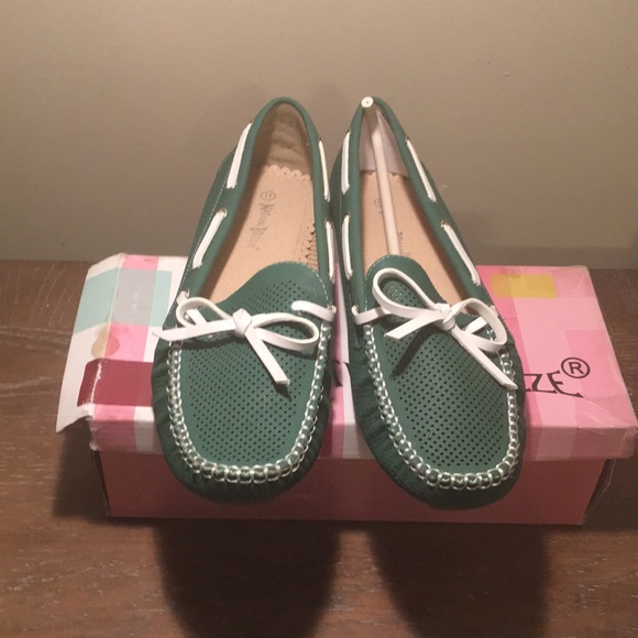 Ladies Casual Moccasin Shoe - Picture 2 of 3